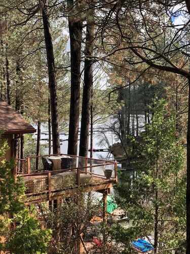 Magnificent Lakefront House Near Yosemite