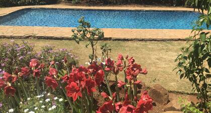 2 BEDROOM EXECUTIVE & HOLIDAY LUXURY SUBURBAN HOME.