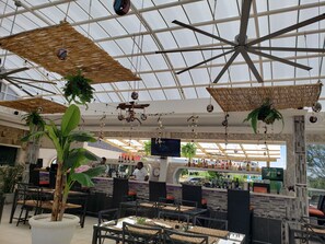 Bar (in der Unterkunft)