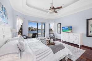 4 bedrooms, iron/ironing board, WiFi, bed sheets - Waterfront Home | Key Lot w/ Pool, Spa & Views (Marco Island)