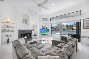 TV, ping pong, stereo - Waterfront Home | Key Lot w/ Pool, Spa & Views (Marco Island)