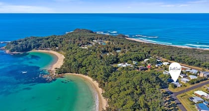 Bendalong Beachside has ocean glimpses