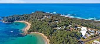 Bendalong Beachside has ocean glimpses