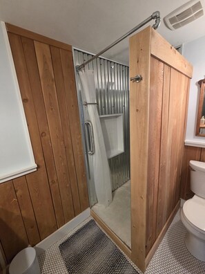 Shower, hair dryer, towels - Exquisite 1-Bedroom House on North Church Ave (Bozeman)