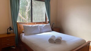 3 bedrooms, bed sheets - Island Views 100m to Manyana Beach (MANYANA)