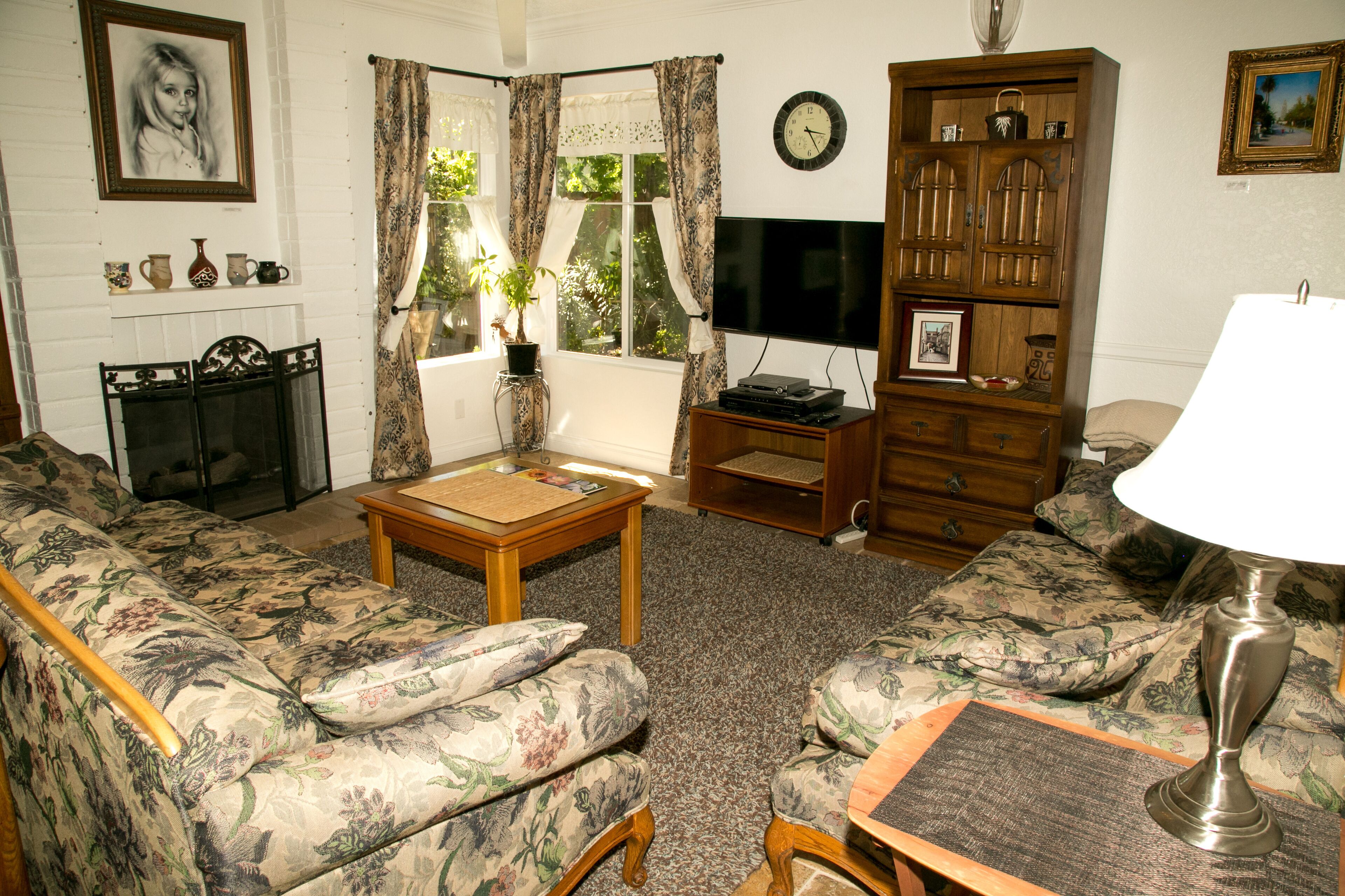 Smart TV, fireplace, video games, Netflix