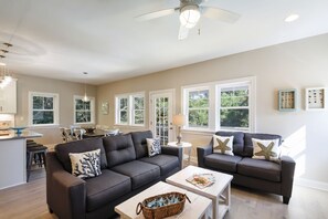 Télévision, lecteur de DVD, chaîne hi-fi