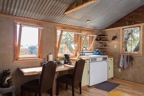 Fridge, oven, stovetop, coffee/tea maker