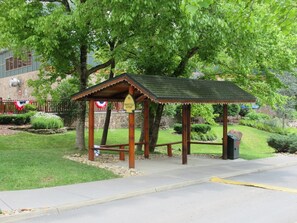 المنطقة المحيطة بالمنشأة