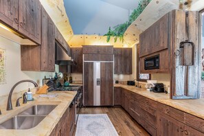 Fridge, microwave, oven, stovetop - Unbeatable Views in 3 Bedroom Penthouse - Great Location (Mountain Villlage)