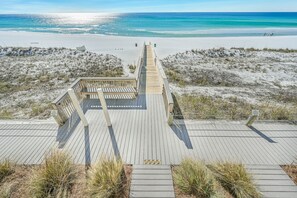 A wooden boardwalk leading to a beach with a clear view of the ocean. - BeachFront! pool, grills, wifi, Bch Svc, Kitchen (Destin)