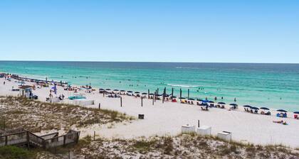 BeachFront! pool, grills, wifi, Bch Svc, Kitchen