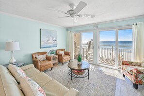 Smart TV, DVD player, books - BeachFront! pool, grills, wifi, Bch Svc, Kitchen (Destin)