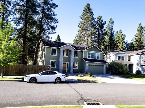 5 Minute Drive to Downtown Bend, Dog Friendly