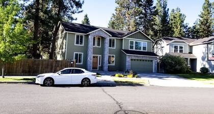 5 Minute Drive to Downtown Bend, Dog Friendly