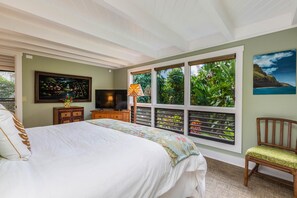 5 bedrooms, travel cot, free WiFi, bed sheets