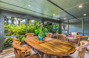Dining - Charming and Immaculate - Walkable to Beach and Town - Sleeps 10 (Hanalei)