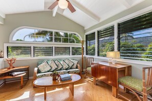 TV connectée, médiathèque, chaîne hi-fi, espaces bureaux