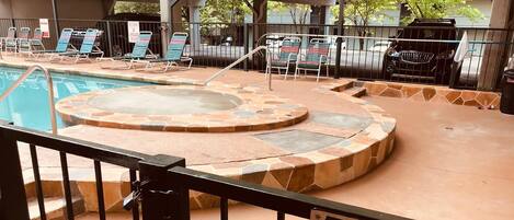 Piscine couverte, piscine extérieure