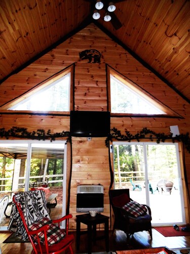 "Your Neck of the Woods" Cabin Rental: Peaceful Get-away Overlooking Fish Creek