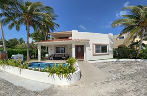 Exterior - Casa Tomas Playacar - 4 Bed 4.5 bath Beach House with Pool in gated community (Playa del Carmen)