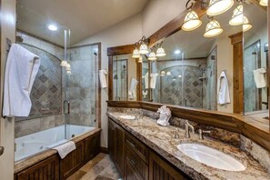 Combined shower/bathtub, hair dryer, shampoo