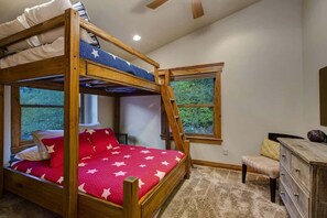4 bedrooms, iron/ironing board, free WiFi, bed sheets