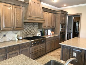 Fridge, microwave, oven, stovetop - Gorgeous Home In Upscale Neighborhood - Room For The Whole Family 4 bedrooms! (Pawhuska)