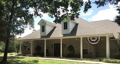 Gorgeous Home In Upscale Neighborhood - Room For The Whole Family 4 bedrooms!