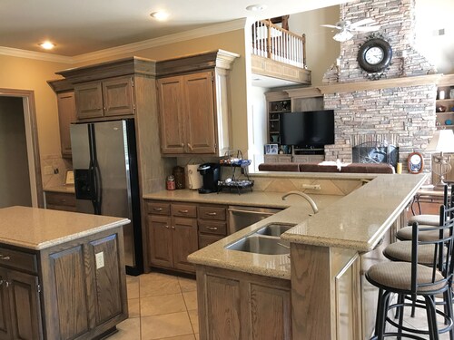 Gorgeous Home In Upscale Neighborhood - Room For The Whole Family 4 bedrooms!