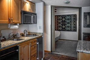 Microwave, dishwasher, cookware/dishes/utensils