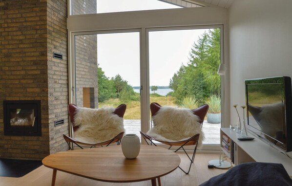 Fireplace - Beautiful home in Skals with WiFi (Skals)