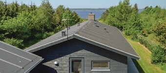 Beautiful home in Skals with WiFi