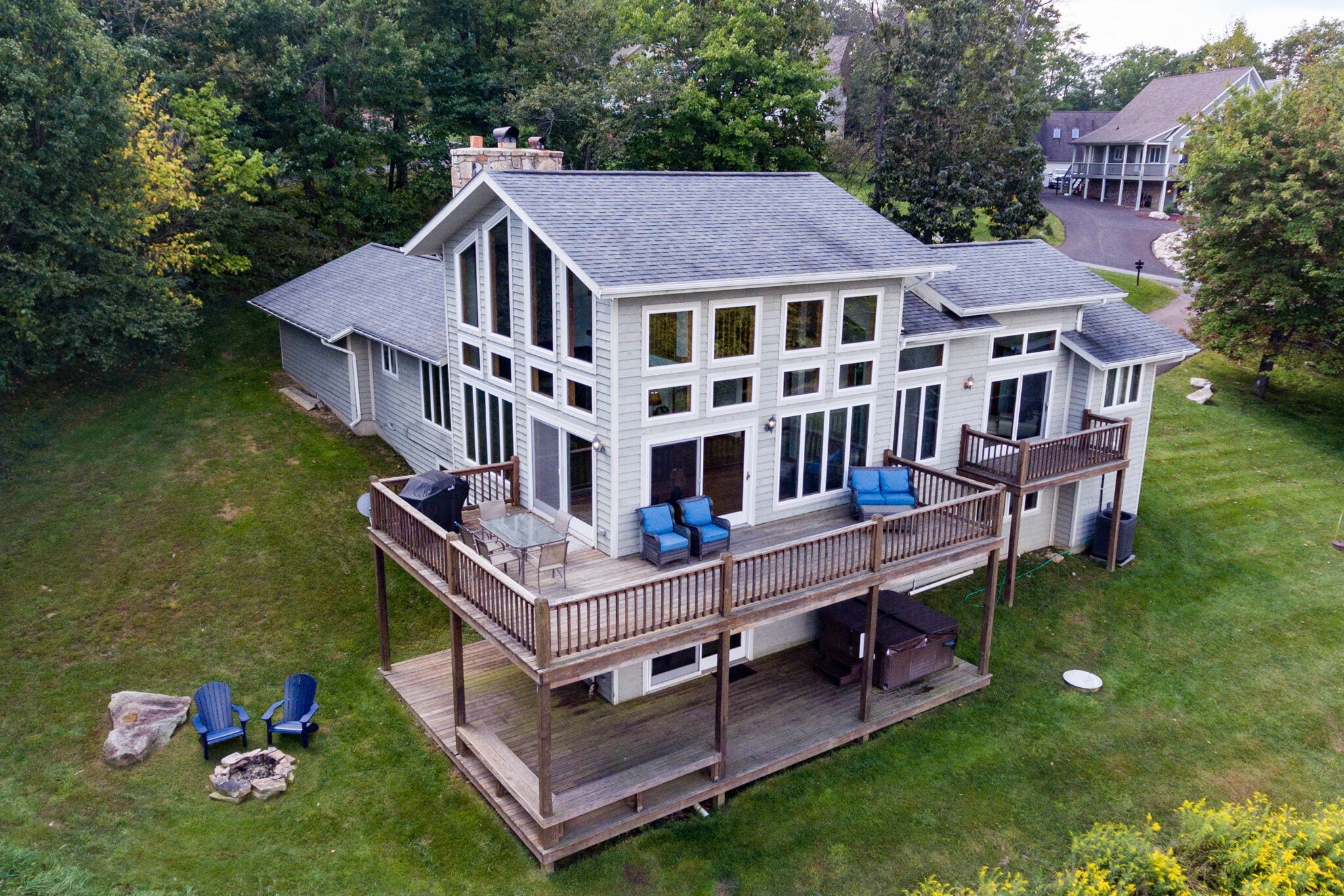Mountain Majesty: Lake Access, Hot Tub, Fire Pit, Community amenities!