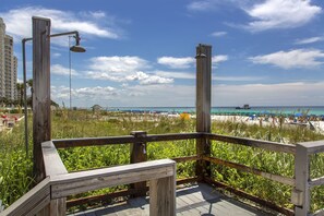 Property grounds - SunDestin 905 - Gulf Front, Heated Community Pool, Hot Tub, Exercise Room! (Destin)