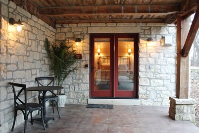 Charming Bed & Bath Suite Available Nightly
