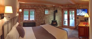 1 bedroom, iron/ironing board, free WiFi, bed sheets - Charming Bed & Bath Suite Available Nightly (Manhattan)