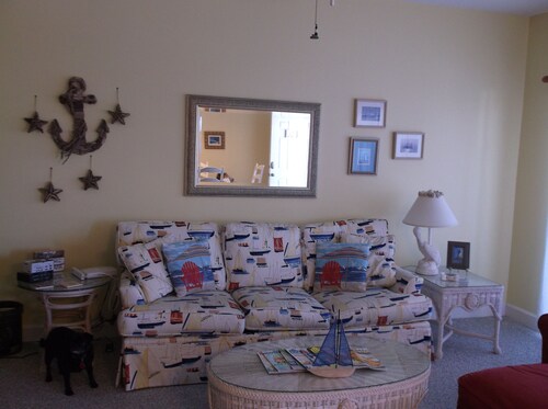 2 Bd/2bath Condo! 200 Steps To The Beach! Water View! 