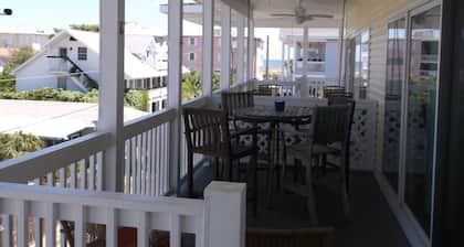 Condo 2 Bd / 2bath! 200 étapes vers la plage! Vue sur l'eau!