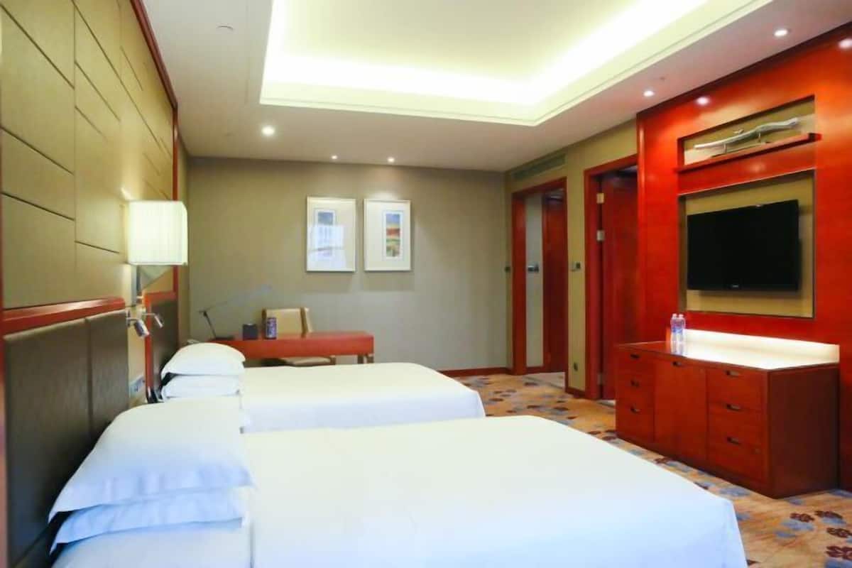 1 bedroom, minibar, in-room safe, desk