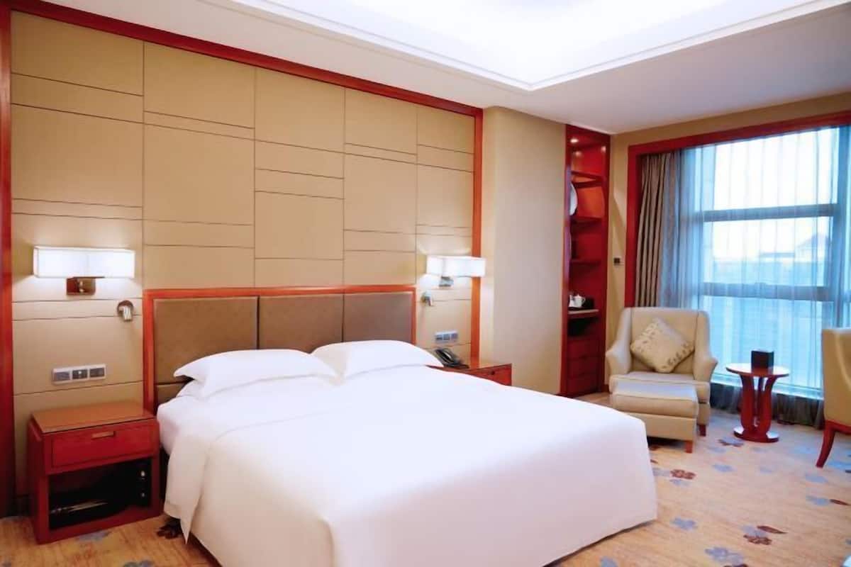Minibar, in-room safe, desk, blackout curtains