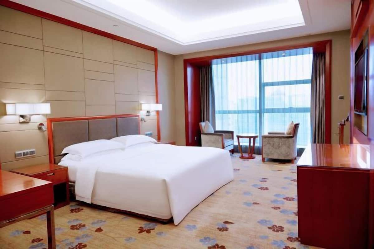 Minibar, in-room safe, desk, blackout curtains