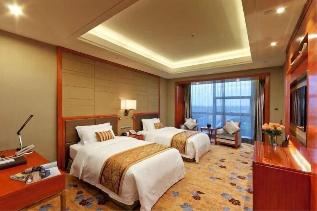 Minibar, in-room safe, desk, blackout drapes