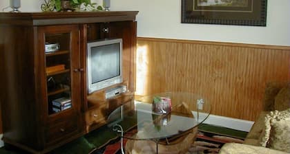 Cozy home in historic Downtown Bozeman, amazing location - Fish Tales on Main Street!