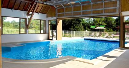 Maison ensoleillée et rustique pour 8 | Accès piscine et bain à remous