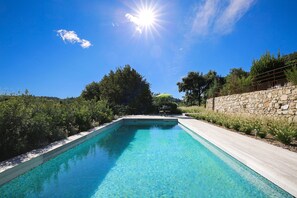 Outdoor pool - Provencal villa located in serene setting with panoramic views, sleeps 12 (Le Bar-sur-Loup)