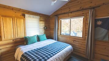 6 bedrooms, desk, iron/ironing board, free WiFi