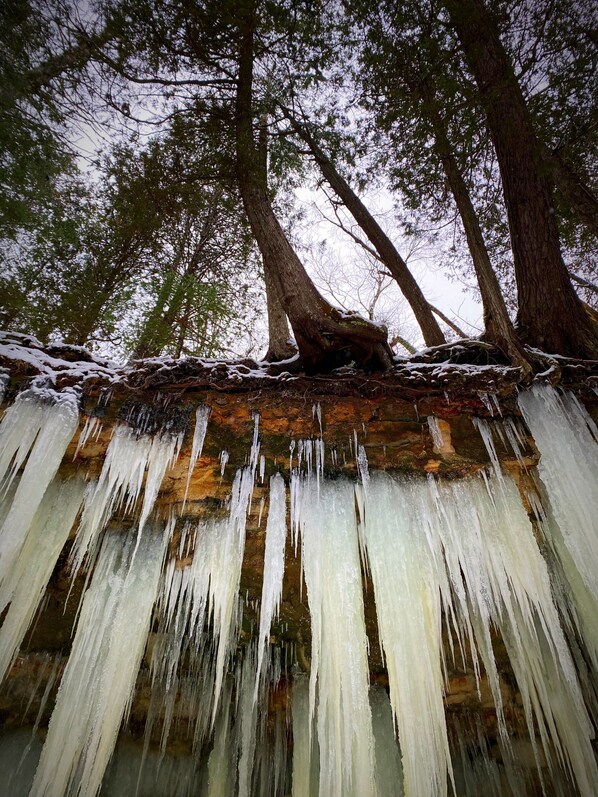 A waterfall with icicles hanging from the edge.