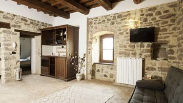 Appartamento Deluxe, 2 camere da letto | Area soggiorno | TV a schermo piatto