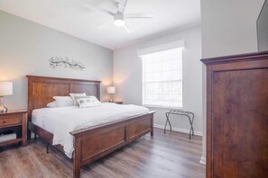 3 Schlafzimmer, Zimmersafe, Schreibtisch, Bügeleisen/Bügelbrett